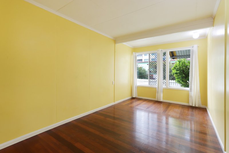 Photo - 2 Kitchener Street, Golden Beach QLD 4551 - Image 7