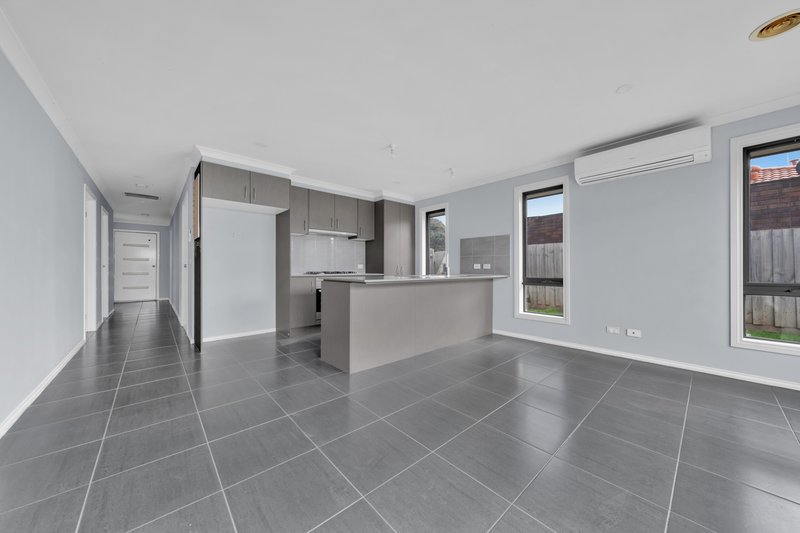 Photo - 2 Koel Court, Carrum Downs VIC 3201 - Image 2