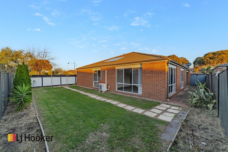 Photo - 2 Korab Place, Roxburgh Park VIC 3064 - Image 2