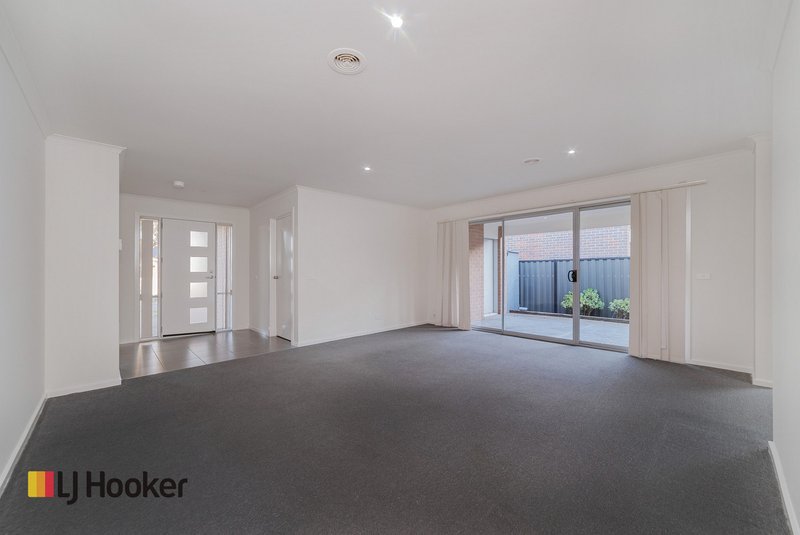 Photo - 2 Korab Place, Roxburgh Park VIC 3064 - Image 6