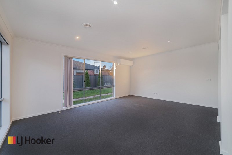 Photo - 2 Korab Place, Roxburgh Park VIC 3064 - Image 13