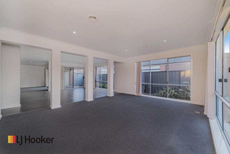 Photo - 2 Korab Place, Roxburgh Park VIC 3064 - Image 14