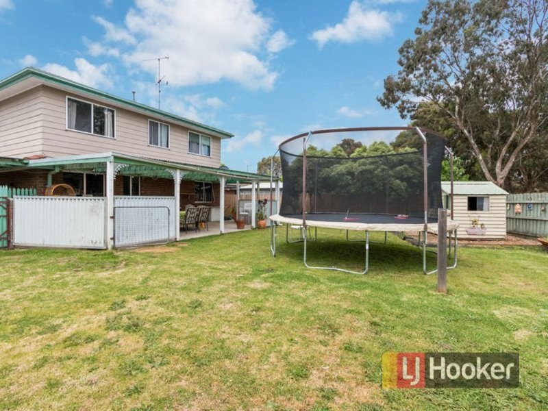 Photo - 2 Kraft Court, Pakenham VIC 3810 - Image 8