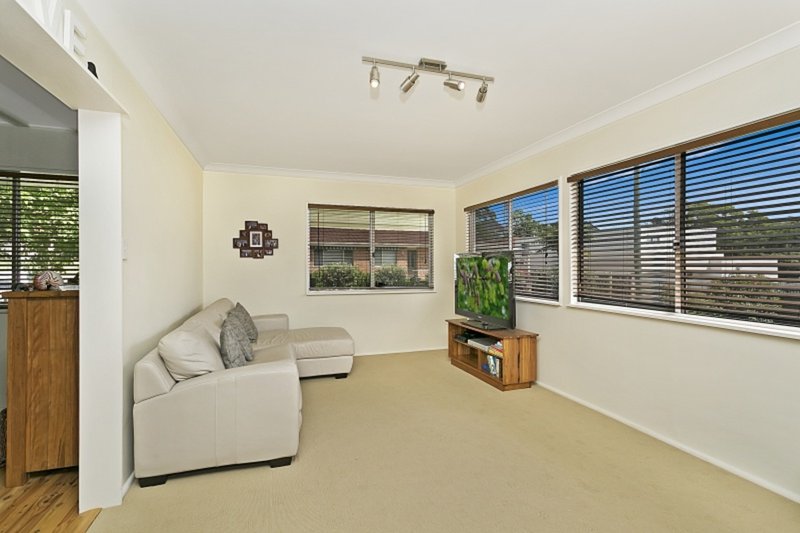 Photo - 2 Kyeema Ave , Saratoga NSW 2251 - Image 2