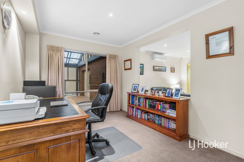 Photo - 2 La Spezia Court, Point Cook VIC 3030 - Image 4