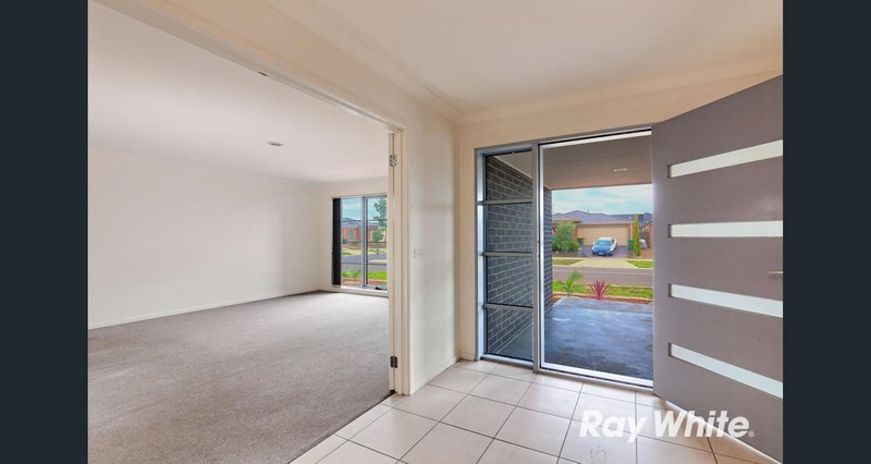 Photo - 2 Landscape Drive, Truganina VIC 3029 - Image 2