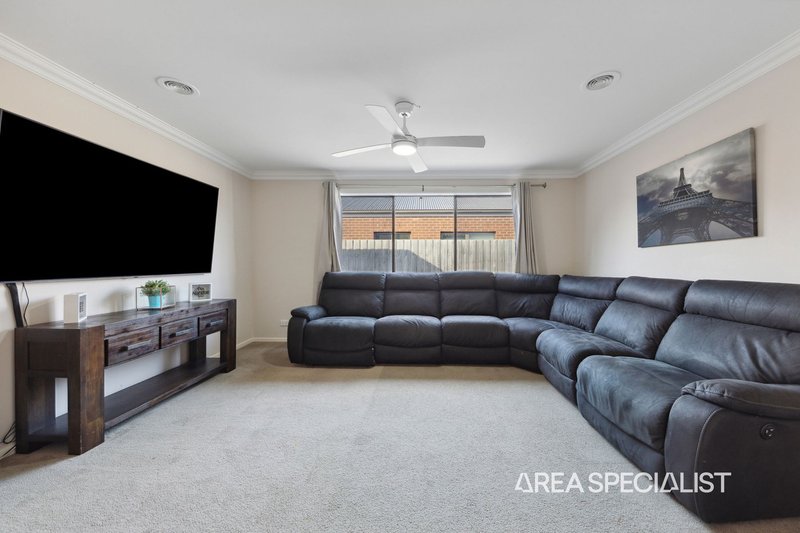 Photo - 2 Lapis Street, Koo Wee Rup VIC 3981 - Image 4