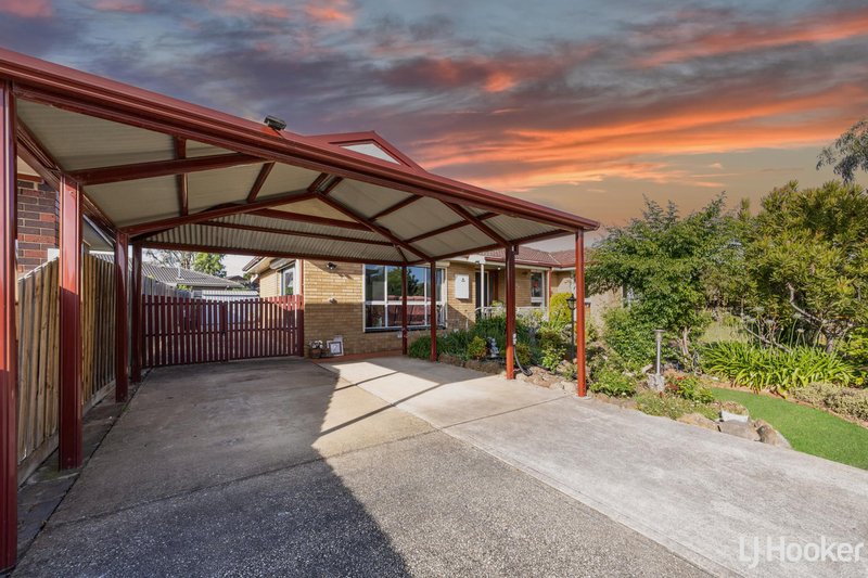 2 Laraine Place, Melton West VIC 3337