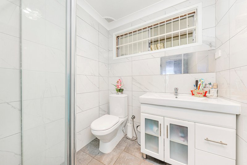 Photo - 2 Larow Place, Bonnyrigg NSW 2177 - Image 3