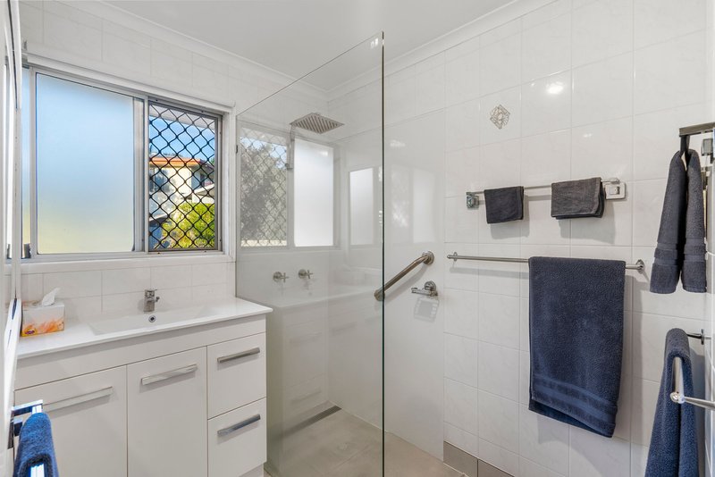 Photo - 2 Lee Court, Camira QLD 4300 - Image 25