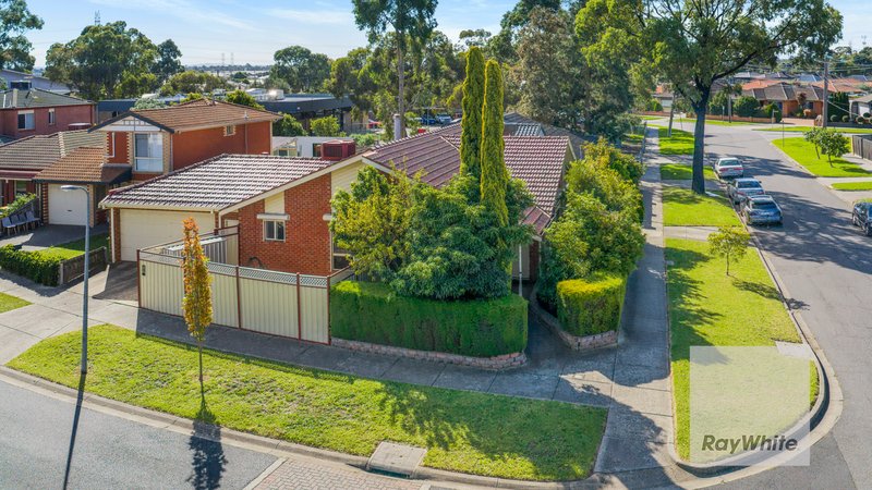 Photo - 2 Leichardt Crescent, Reservoir VIC 3073 - Image 1