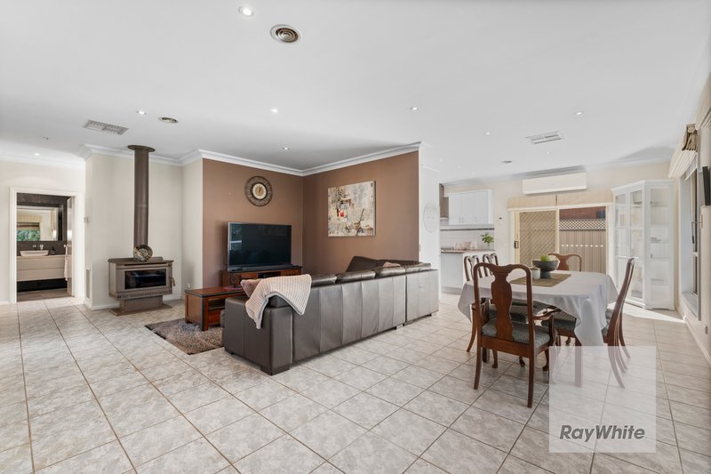 Photo - 2 Leichardt Crescent, Reservoir VIC 3073 - Image 2