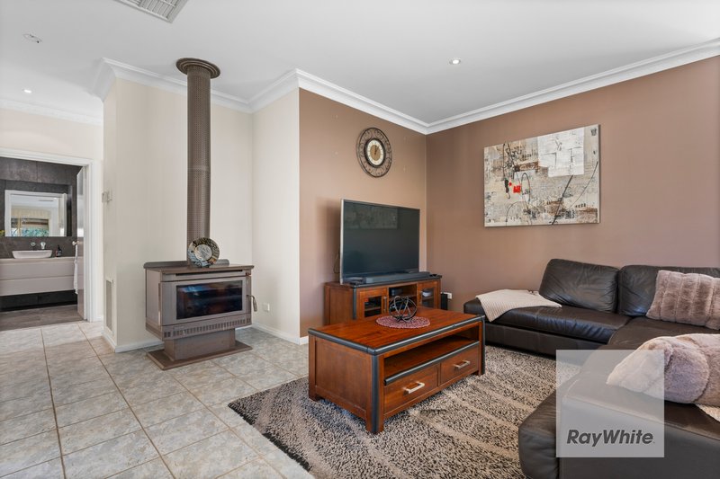 Photo - 2 Leichardt Crescent, Reservoir VIC 3073 - Image 4