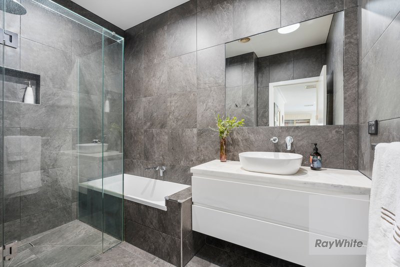 Photo - 2 Leichardt Crescent, Reservoir VIC 3073 - Image 8