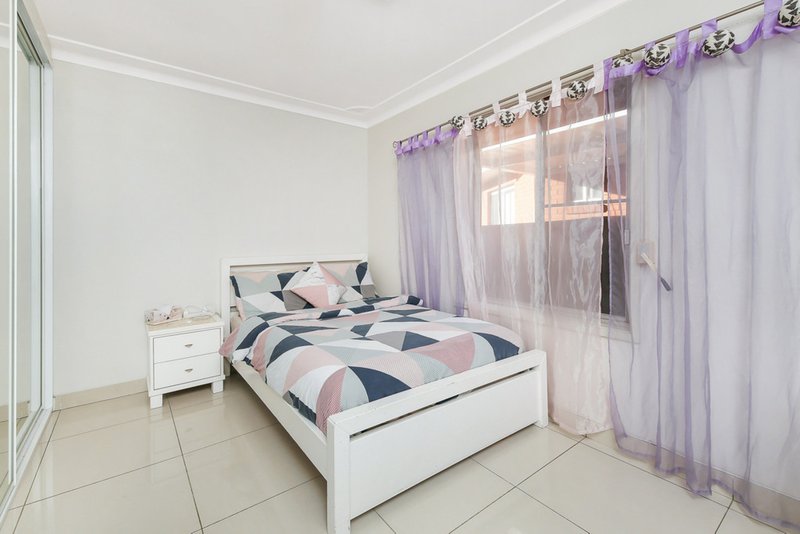 Photo - 2 Lentara Court, Georges Hall NSW 2198 - Image 6