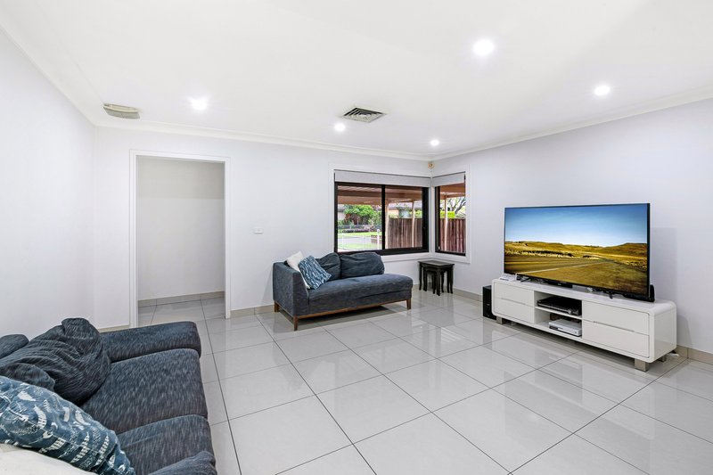 Photo - 2 Lentara Court, Georges Hall NSW 2198 - Image 3