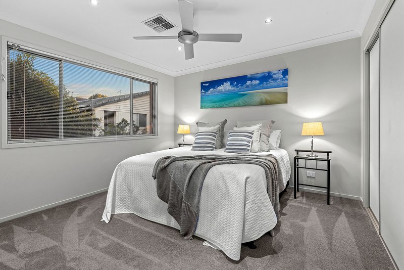 Photo - 2 Leo Place, Bridgeman Downs QLD 4035 - Image 16