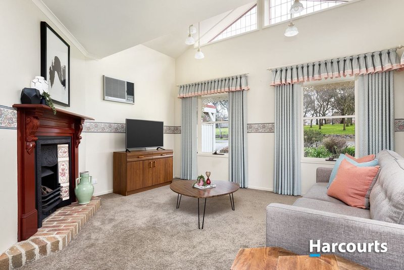 Photo - 2 Leonard Avenue, Berwick VIC 3806 - Image 6