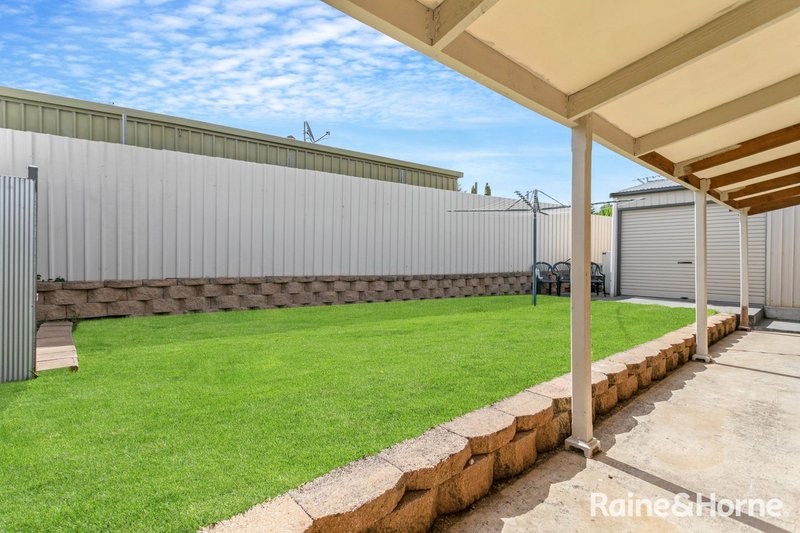 Photo - 2 Leonore Close, Reynella East SA 5161 - Image 17