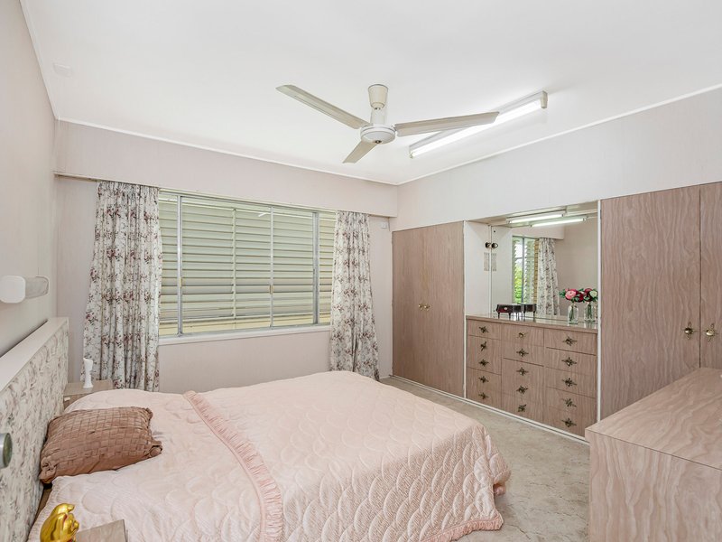 Photo - 2 Lewana Street, Mansfield QLD 4122 - Image 7