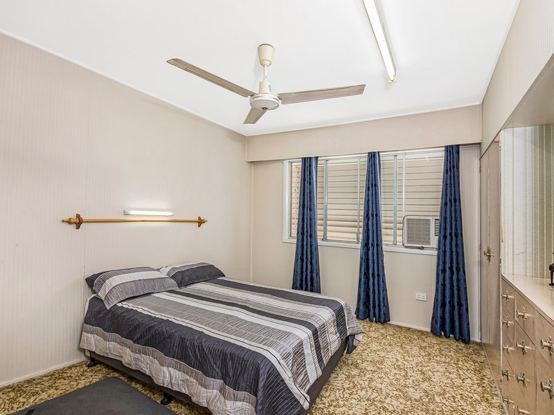 Photo - 2 Lewana Street, Mansfield QLD 4122 - Image 11