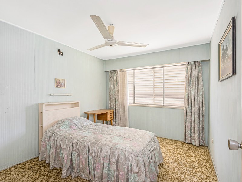 Photo - 2 Lewana Street, Mansfield QLD 4122 - Image 15