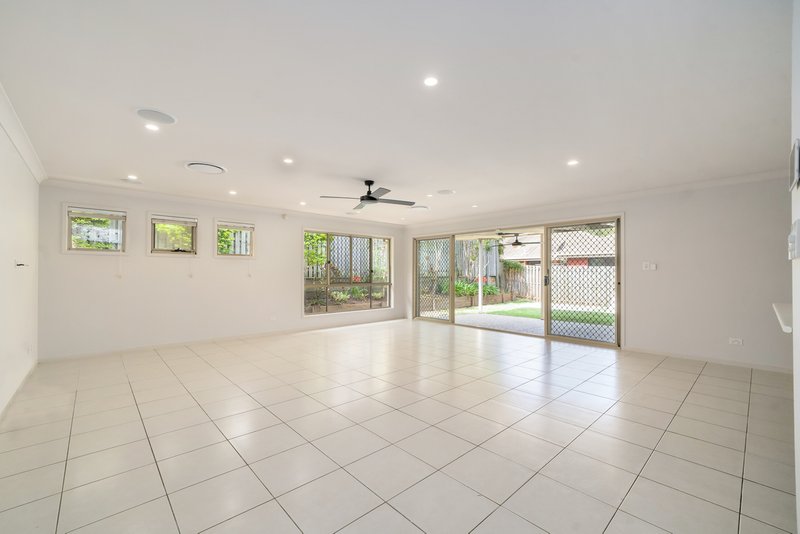 Photo - 2 Lilly Crescent, Kallangur QLD 4503 - Image 6