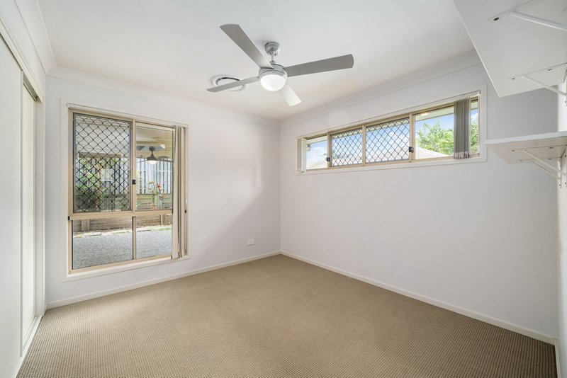 Photo - 2 Lilly Crescent, Kallangur QLD 4503 - Image 11