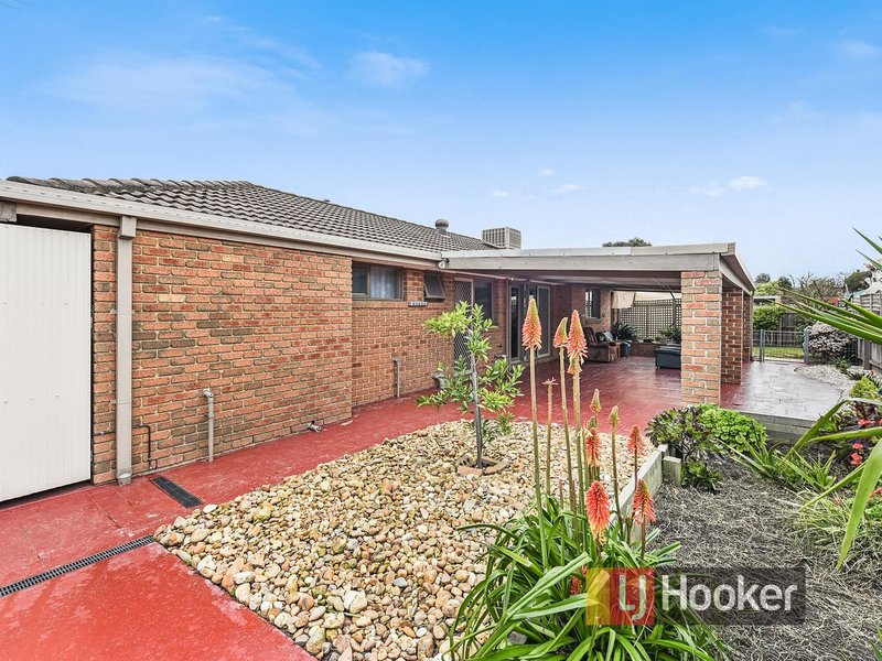 Photo - 2 Lindenow Court, Cranbourne North VIC 3977 - Image 13