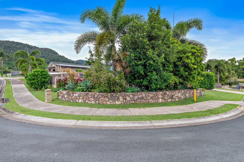 Photo - 2 Linscot Close, Cannonvale QLD 4802 - Image 20