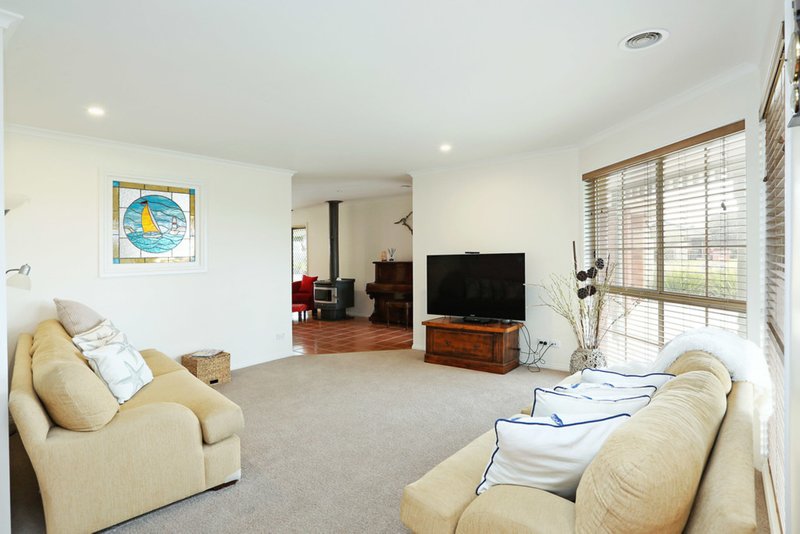 Photo - 2 Lipson Drive, Lara VIC 3212 - Image 4