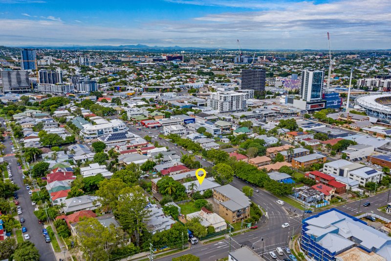 Photo - 2 Lisburn Street, East Brisbane QLD 4169 - Image 6