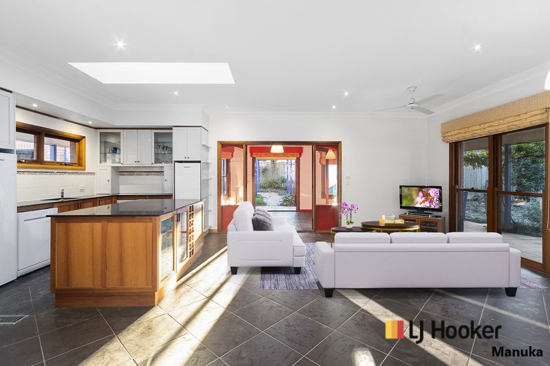 Photo - 2 Lockyer Street, Griffith ACT 2603 - Image 2