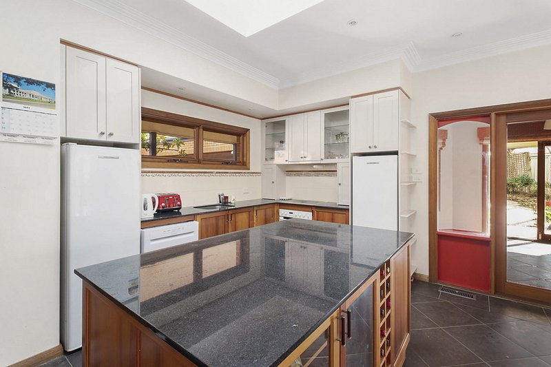 Photo - 2 Lockyer Street, Griffith ACT 2603 - Image 4