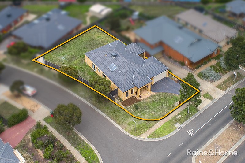 Photo - 2 Longmire Court, Sunbury VIC 3429 - Image 16