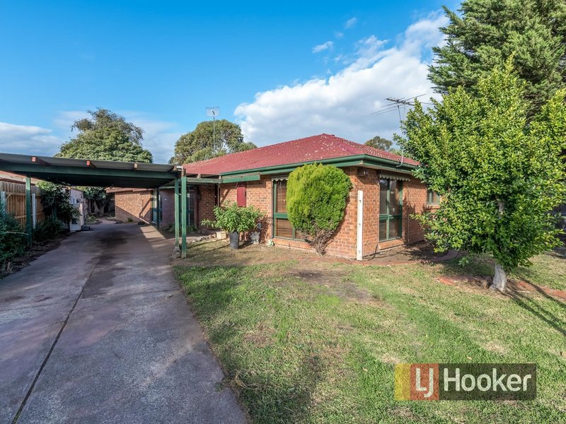 2 Lonsdale Crescent, Cranbourne North VIC 3977