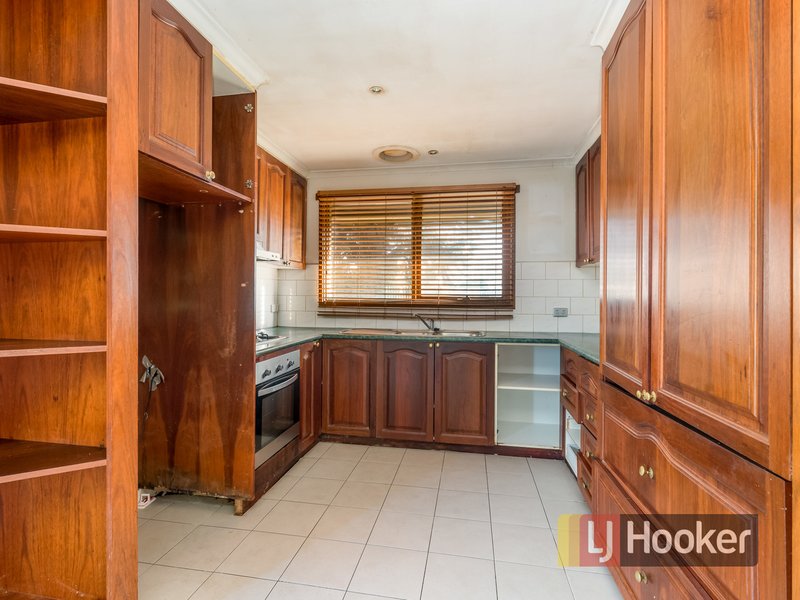 Photo - 2 Lonsdale Crescent, Cranbourne North VIC 3977 - Image 2