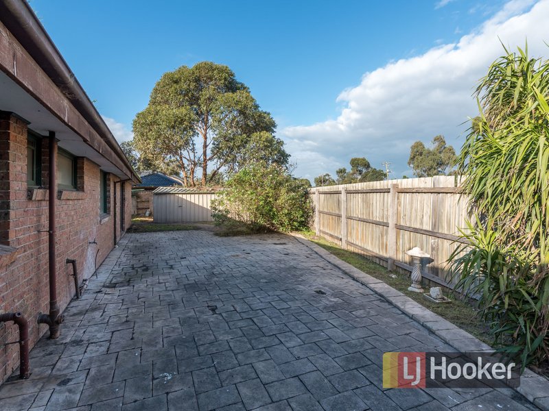 Photo - 2 Lonsdale Crescent, Cranbourne North VIC 3977 - Image 7