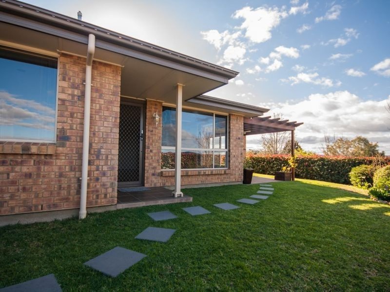 Photo - 2 Lorikeet Road, Mount Barker SA 5251 - Image 2