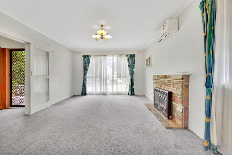 Photo - 2 Lorraine Place, Bacchus Marsh VIC 3340 - Image 3