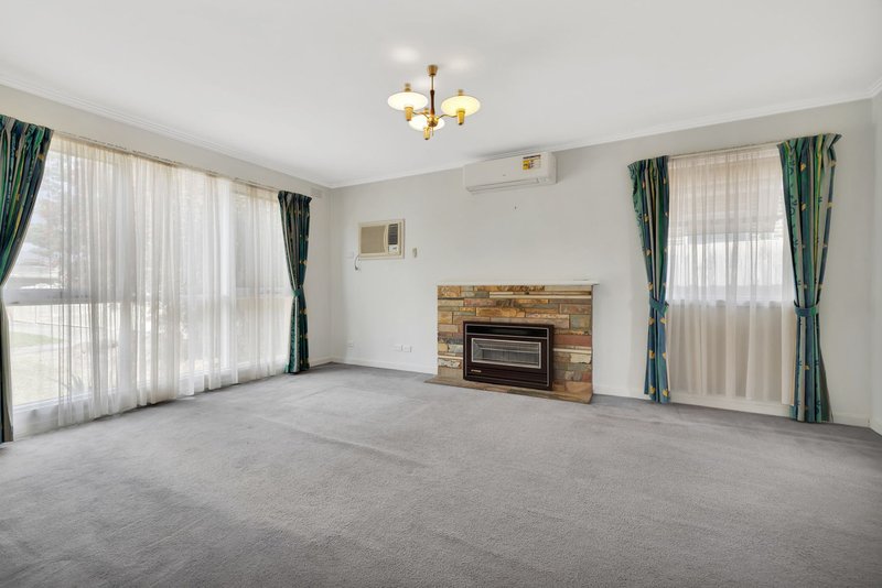 Photo - 2 Lorraine Place, Bacchus Marsh VIC 3340 - Image 4