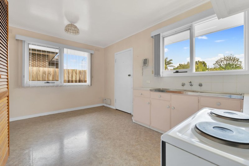 Photo - 2 Lorraine Place, Bacchus Marsh VIC 3340 - Image 6