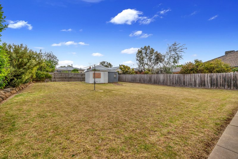 Photo - 2 Lorraine Place, Bacchus Marsh VIC 3340 - Image 12