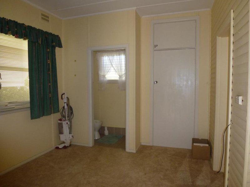 Photo - 2 Lovett Avenue, Dubbo NSW 2830 - Image 4