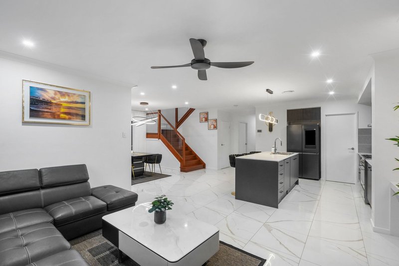 Photo - 2 Lucas Way, Belivah QLD 4207 - Image 3