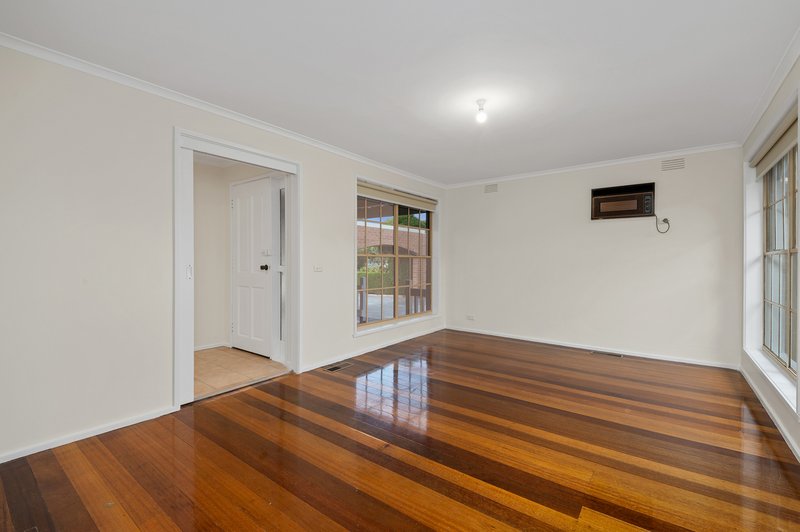 Photo - 2 Luton Close, Epping VIC 3076 - Image 6