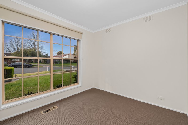 Photo - 2 Luton Close, Epping VIC 3076 - Image 8