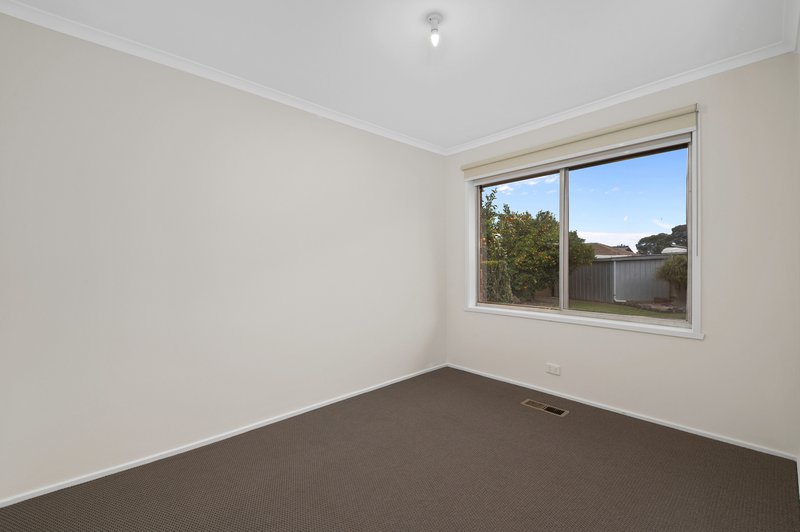 Photo - 2 Luton Close, Epping VIC 3076 - Image 9