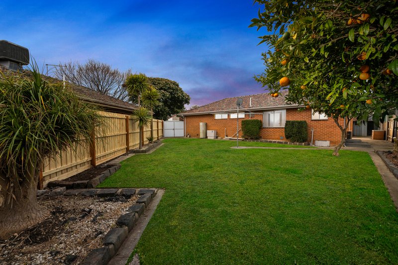 Photo - 2 Luton Close, Epping VIC 3076 - Image 14