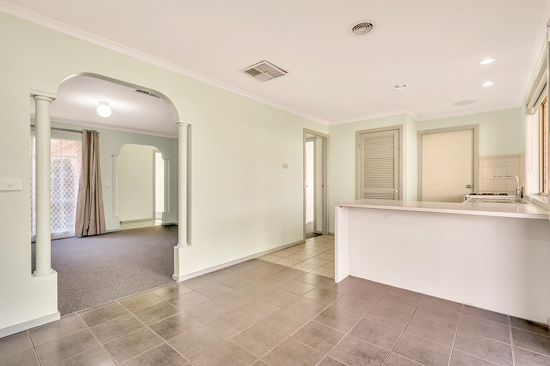 Photo - 2 Lydd Court, Craigieburn VIC 3064 - Image 7